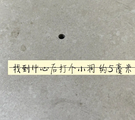 城中瓷砖空鼓维修公司专业解答在瓷砖铺贴过程中，如果砂料搅拌不均匀，将会带来以下问题