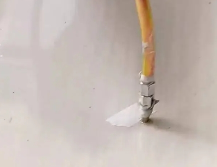 城中瓷砖空鼓维修公司专业解答在瓷砖铺贴过程中，如果使用的砂料过粗（如全部使用了粗砂），可能会导致以下问题